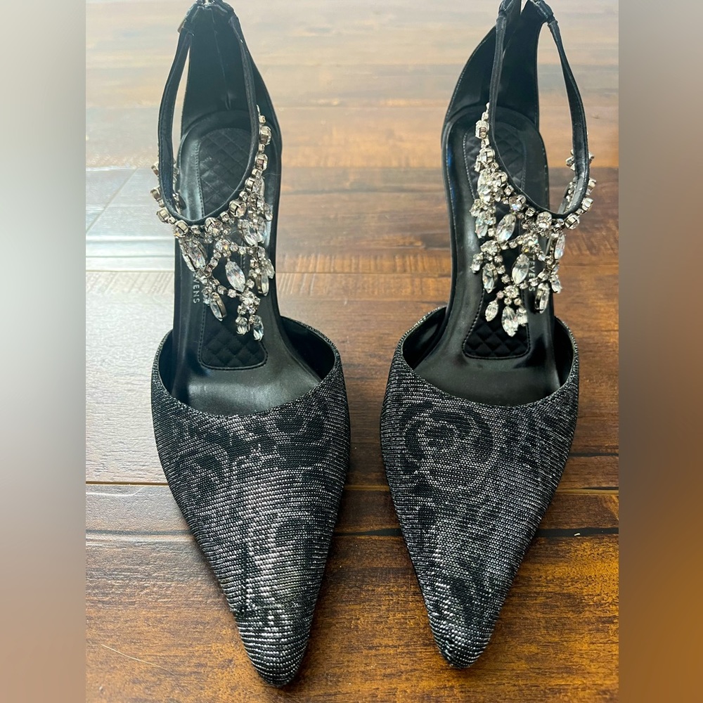 Valerie Stevens Gorgeous Silver & Black Heels